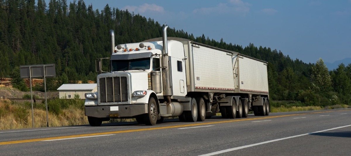 Several Trucks Crash on Kennedy Bridge